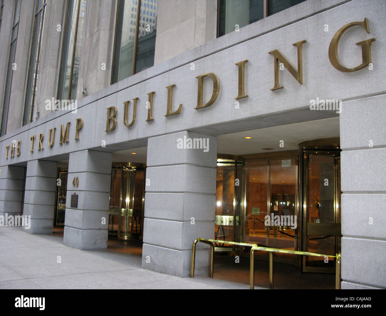 Jan 14, 2008 - New York, NY, Stati Uniti d'America - 40 Wall Street è una storia di 70 grattacielo originariamente noto come la banca della società di Manhattan edificio, ma poi divenne noto tramite l'indirizzo numerico quando il suo inquilino fondatori si fuse con la Chase National Bank per formare la Chase Manhattan Bank. L'edificio è ora Foto Stock