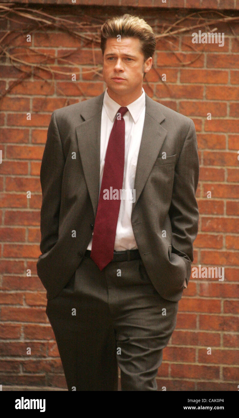 Oct 03, 2007 - New York, NY, STATI UNITI D'AMERICA - Attore BRAD PITT film una scena del suo nuovo film "Burn dopo la lettura" situato a Brooklyn. (Credito Immagine: © Nancy Kaszerman/ZUMA Press) Foto Stock