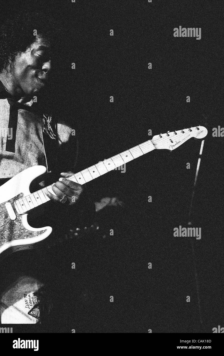 Oct 04, 2007 - Dallas, TX, Stati Uniti d'America - Buddy Guy, famoso chitarrista blues, recentemente introdotto nel Rock and Roll Hall of Fame e il Museo svolge in Deep Ellum,il famoso ritrovo di Robert Johnson quando viveva a Dallas durante il 1930.Questa foto è in Rock and Roll Museo collezione permanente in Cle Foto Stock