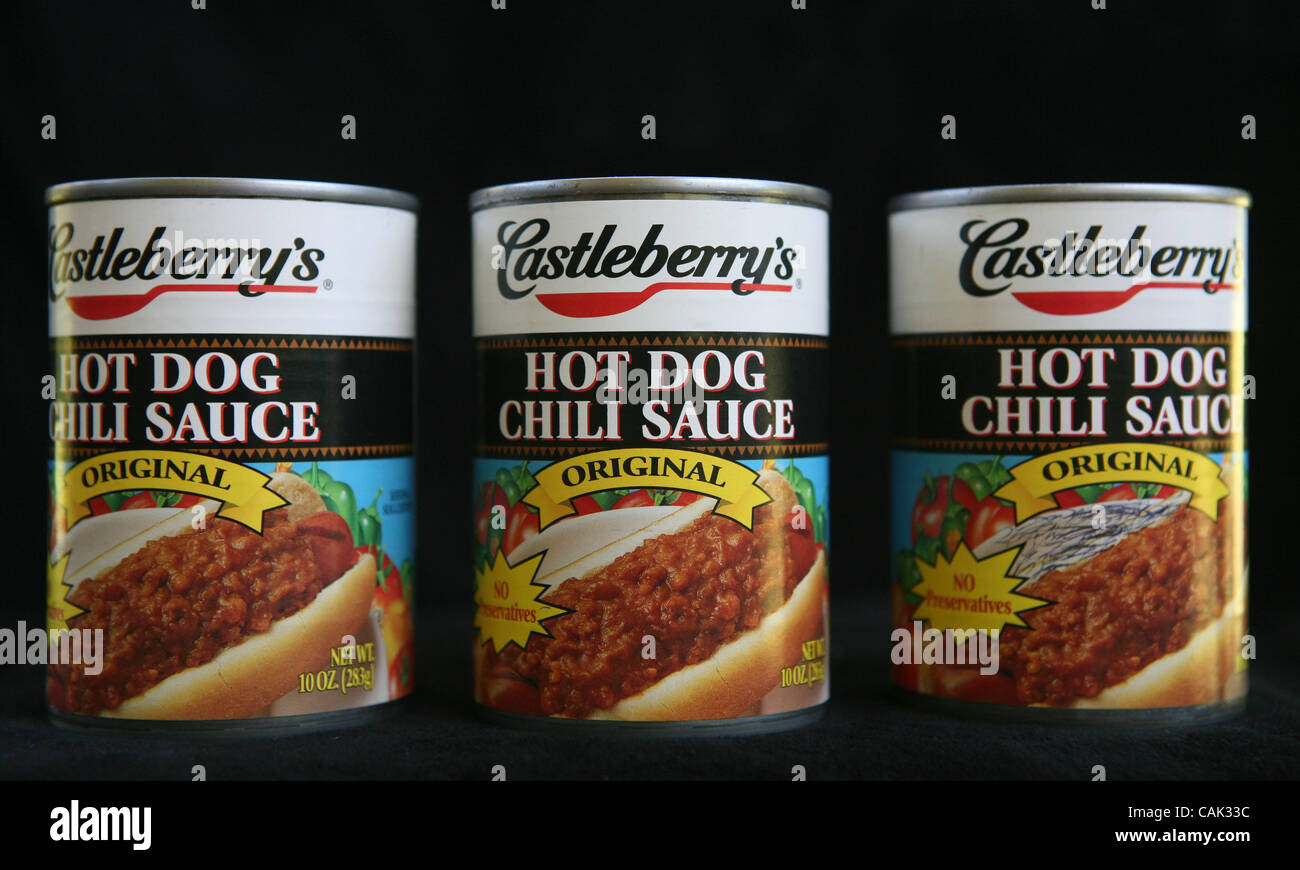 Sep 19, 2007 - Pensacola, FL, Stati Uniti d'America - una fabbrica al centro di un'estate botulismo focolaio in lattine di hot dog salsa chili è impostato per riaprire oggi. Castleberry del cibo società dice che vuole riprendere la produzione alla sua Augusta, in Georgia, in fabbrica. La fabbrica era spento a causa di un cittadino il botulismo outbre Foto Stock