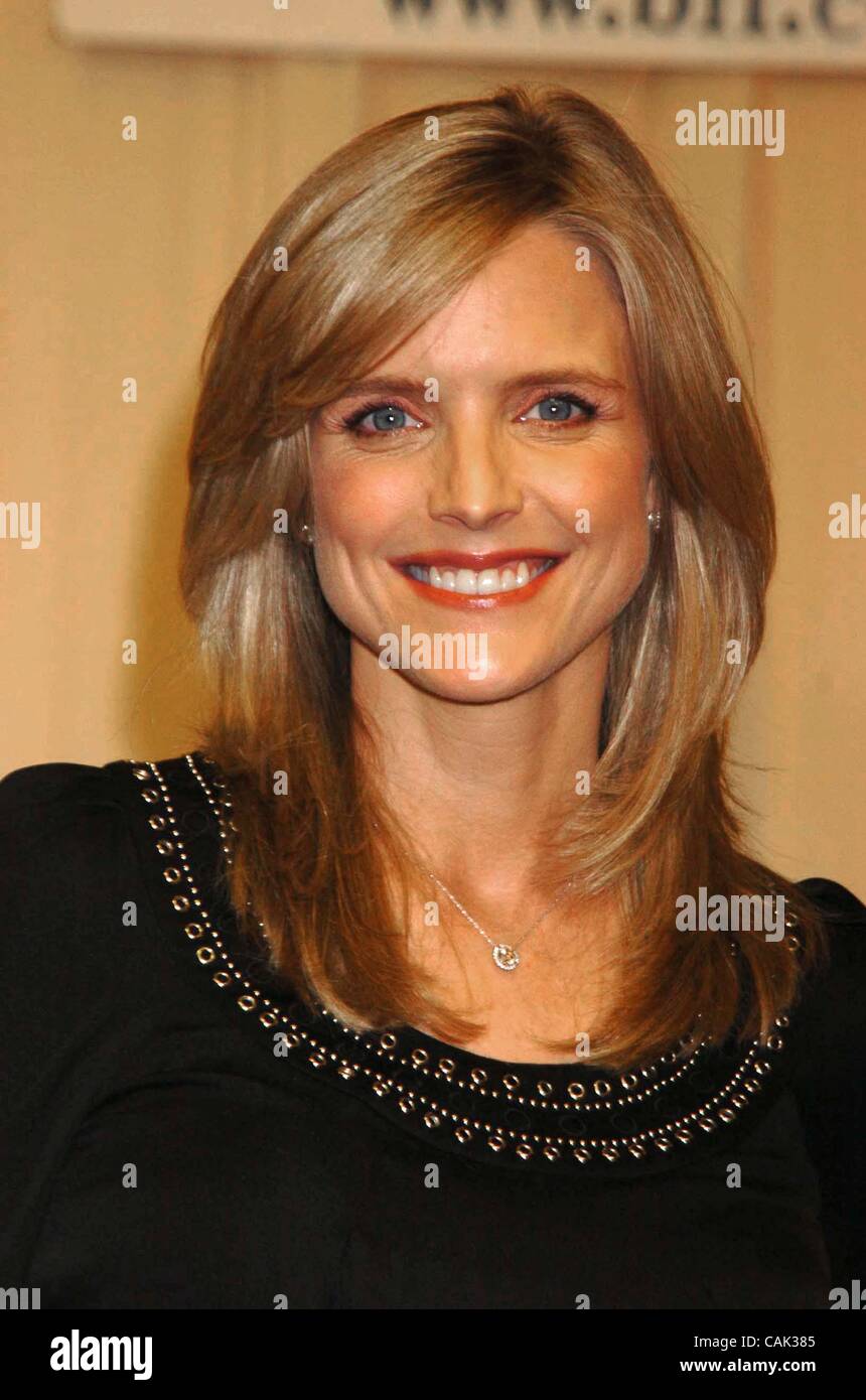 Sett. 19, 2007 - New York New York, Stati Uniti - K54727JKRON.ATTRICE COURTNEY THORNE-SMITH segni il suo nuovo romanzo di Hollywood, ''FUORI'', PRESSO BARNES & NOBLE.BARNES & NOBLE 46TH ST, New York New York NY 09-19-2007. - 2007.(Immagine di credito: Â© Giovanni Krondes/Globe foto/ZUMAPRESS.com) Foto Stock