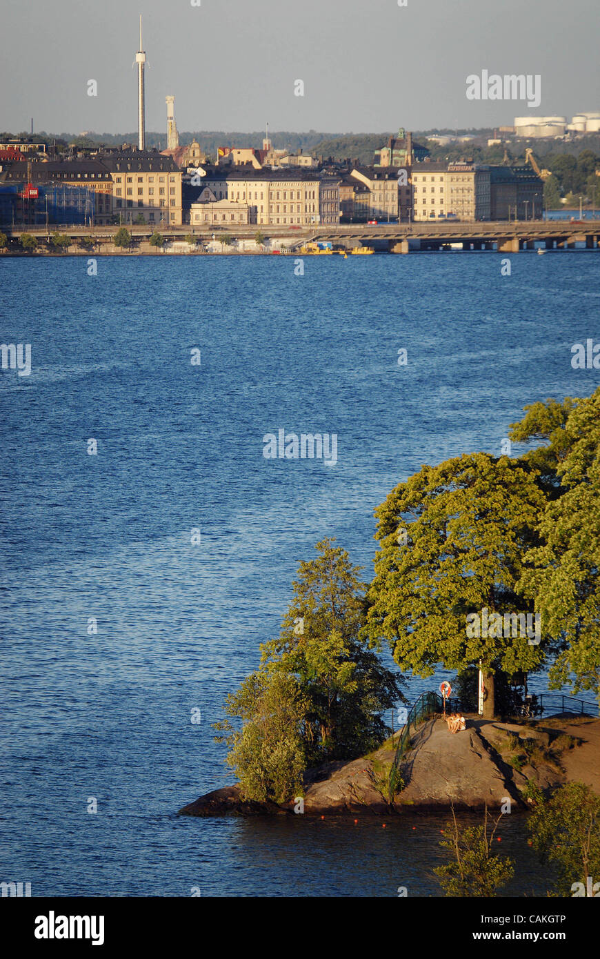 Sep 17, 2007 - Stoccolma, Svezia - Stoccolma è un archipelego con migliaia di isole che si estende verso il Mar Baltico. Cinque grandi isole interna in cui la città vera e propria è situato sono miglia di costa con scenic porti, lussureggianti parchi e gli affioramenti rocciosi che svedesi si riferiscono a come " Spiagge ". PICT Foto Stock