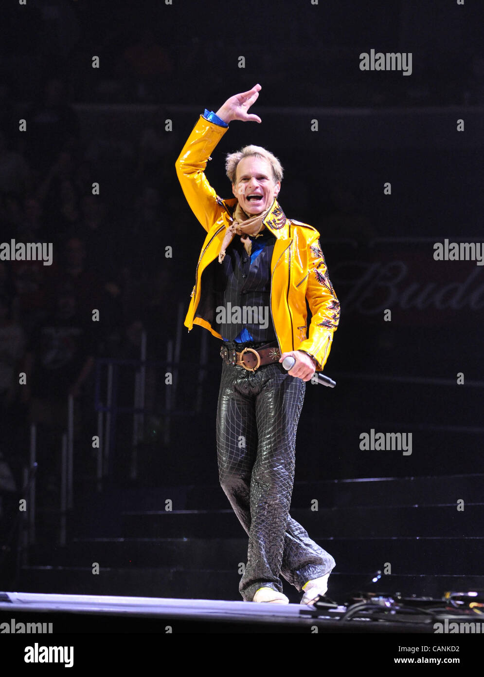 Marzo 27, 2012 - Washington, Distretto di Columbia, Stati Uniti - DAVID LEE ROTH della rock band Van Halen esegue sul palco durante i loro 'diverse Tipo di verità " Tour al Verizon Center. (Credito Immagine: © Tina Fultz/ZUMAPRESS.com) Foto Stock