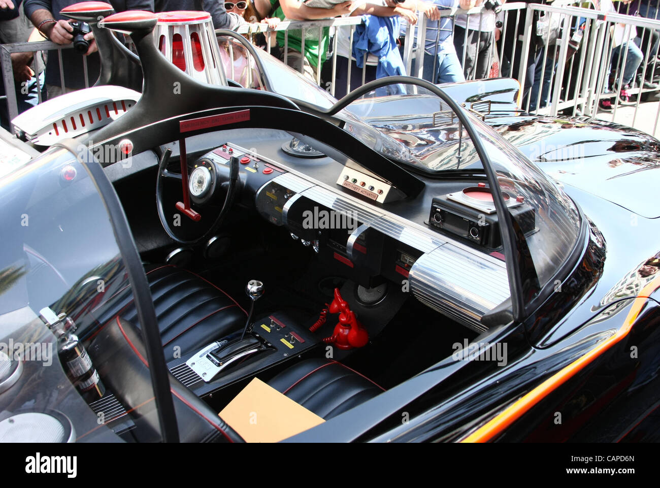 La Batmobile ADAM WEST onorato con una stella sulla Hollywood Walk of Fame HOLLYWOOD Los Angeles California USA 05 Aprile 2012 Foto Stock