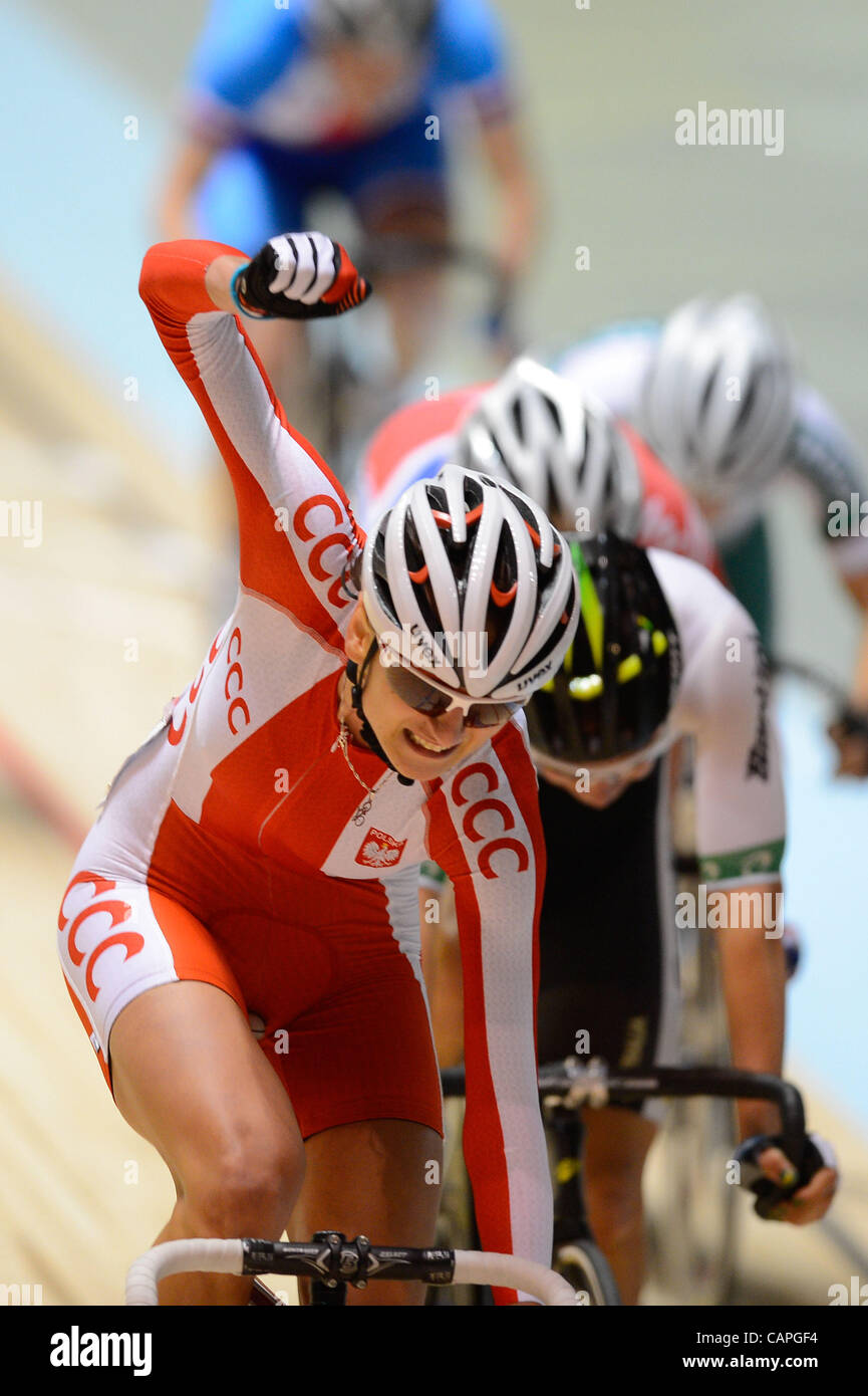 KATARZYNA PAWLOWSKA (POL) festeggia dopo la vittoria delle donne scratch della corsa al giorno 3 del 2012 UCI via del Campionato del Mondo di Ciclismo a Hisense Arena di Melbourne, Australia. Foto Stock