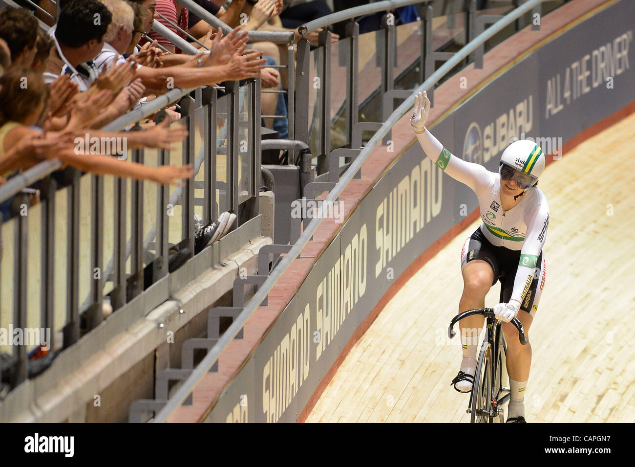ANNA MEARES (AUS) celebra vincendo la medaglia di bronzo nella donna evento Sprint al giorno 3 del 2012 UCI via del Campionato del Mondo di Ciclismo a Hisense Arena di Melbourne, Australia. Foto Stock