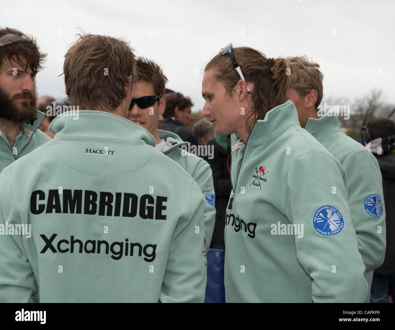 07/04/2012. 158Xchanging Oxford & Università di Cambridge Boat Race. Oxford in blu scuro. Cambridge equipaggio blu:-1 Prua: David Nelson (AUS), 2 Moritz Schramm (GER), 3 Jack Lindeman (USA), 4 Alex Ross (NZ), 5 Mike Thorp (GBR), 6 Steve Dudek (USA), 7 Alexander Scharp (AUS), 8 corsa: Niles Garr Foto Stock