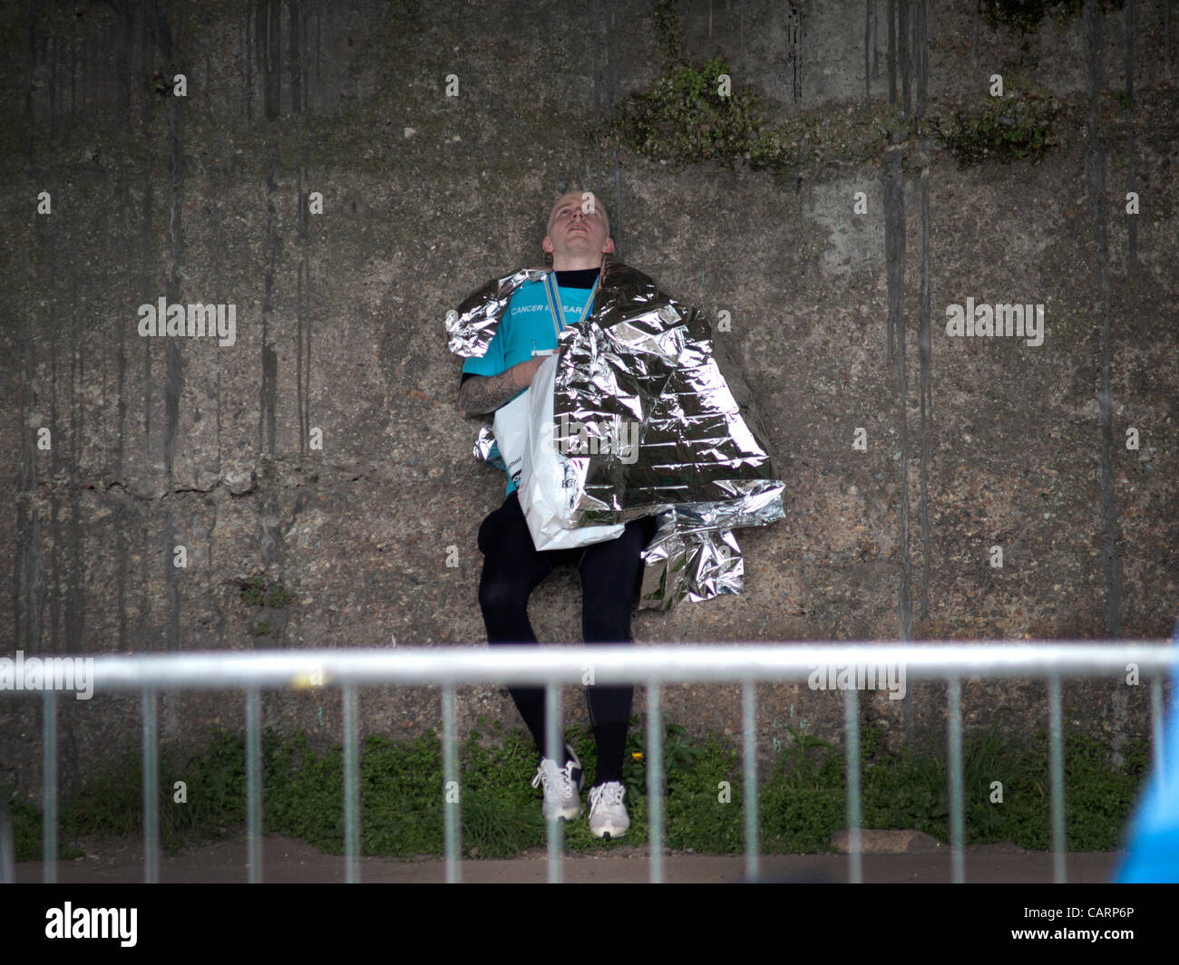 Brighton, Regno Unito. Il 15 aprile, 2012. Un concorrente in Brighton Marathon 2012 Foto Stock