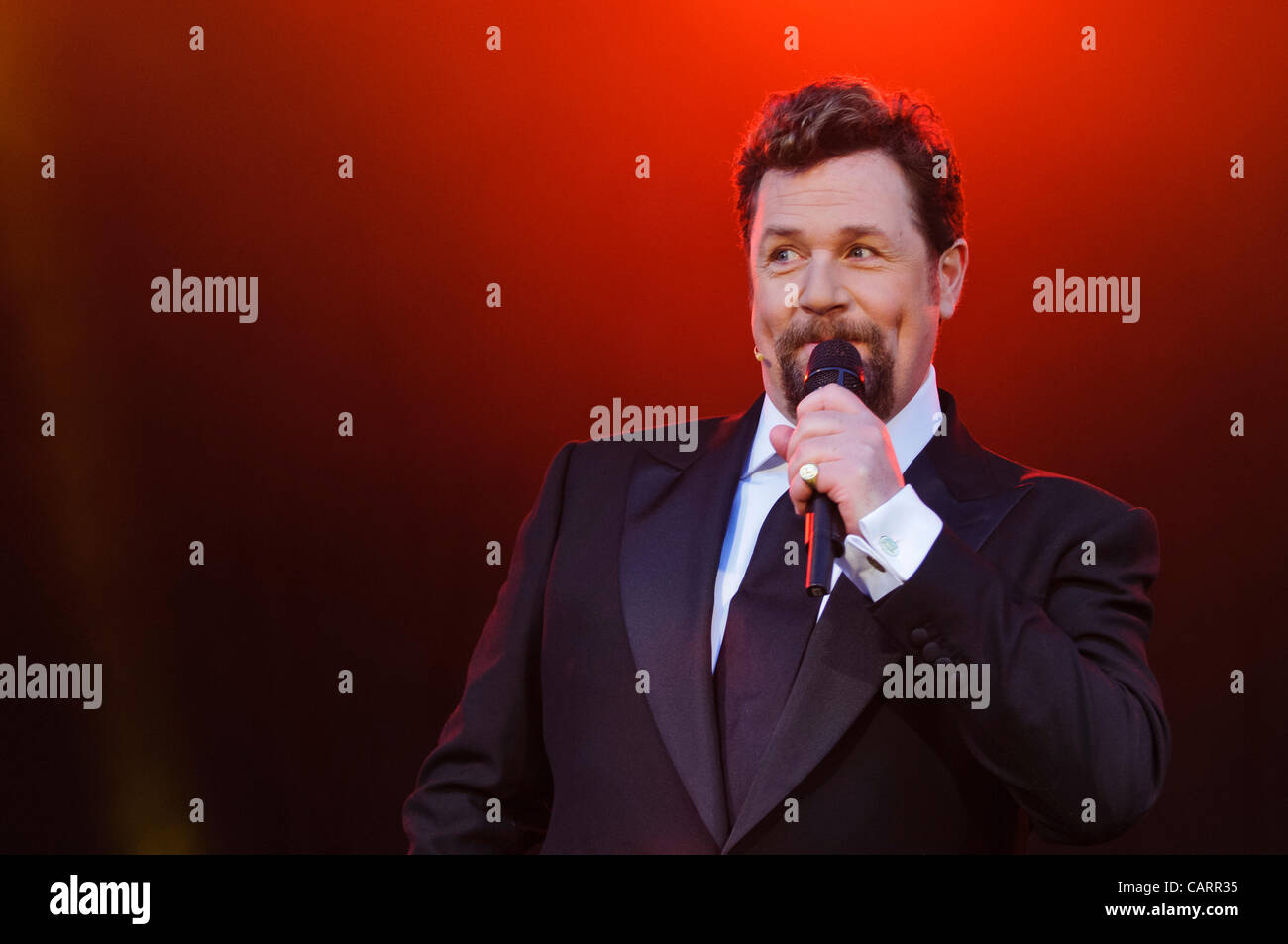 Londra Covent Garden, 15 aprile 2012. A Olivier Awards 2012, Michael Ball (cantante e attore) preparare per introdurre gli annunciatori della BBC Radio 2 Olivier Audience Award. Fotografia : Stephen Chung Foto Stock