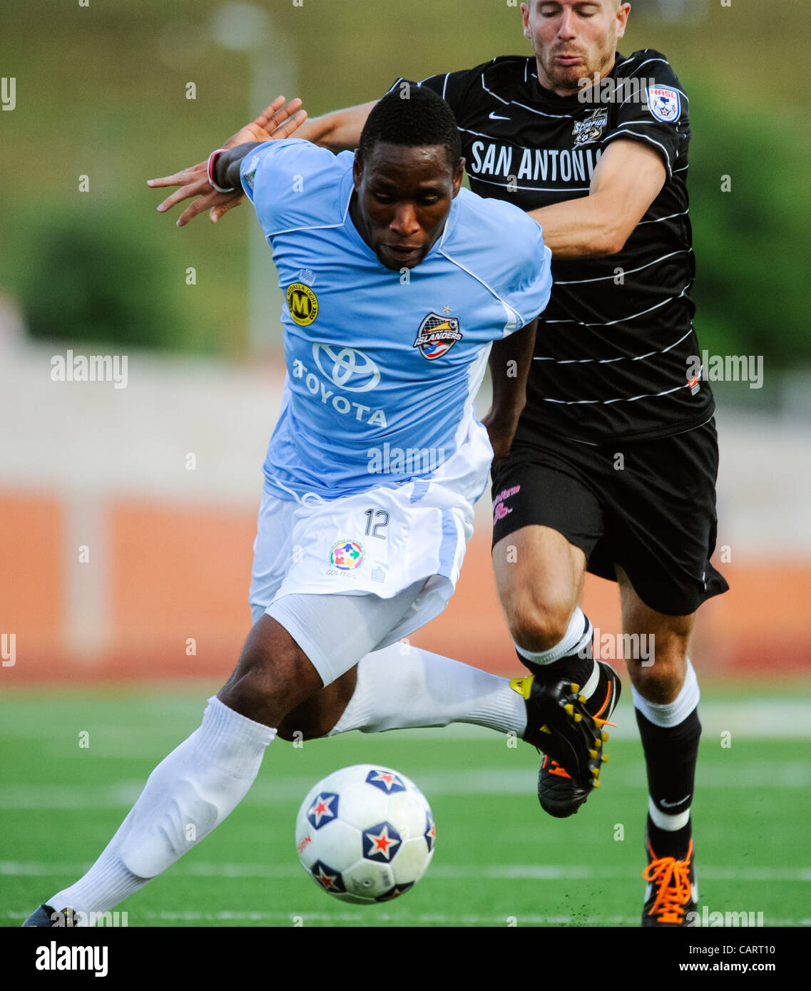 Aprile 15, 2012 - San Antonio, TX, Stati Uniti d'America - durante la cerimonia inaugurale partita in casa del San Antonio scorpioni squadra di calcio della North American Soccer League. Il team è di proprietà dell'imprenditore Gordon Hartman e procede dal beneficio del team Morgan's Wonderland, un ultra-parco accessibile per persone di tutte le Foto Stock