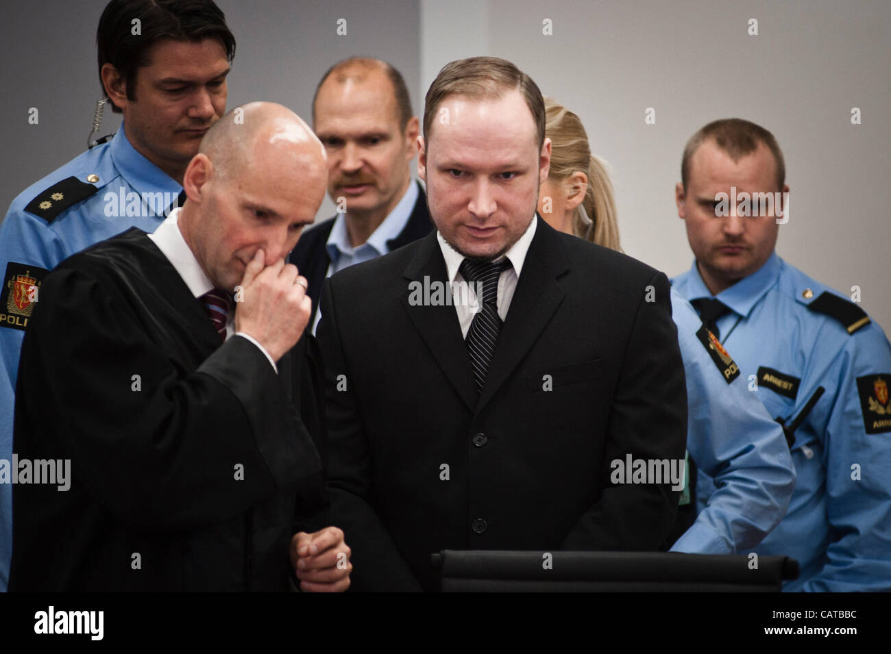 Oslo, Norvegia. 19/04/2012. Anders Behring Breivik arriva in tribunale. Foto Stock