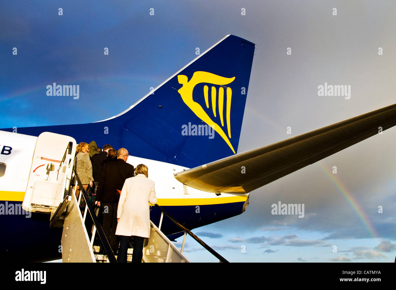 Ryanair passengers immagini e fotografie stock ad alta risoluzione - Alamy