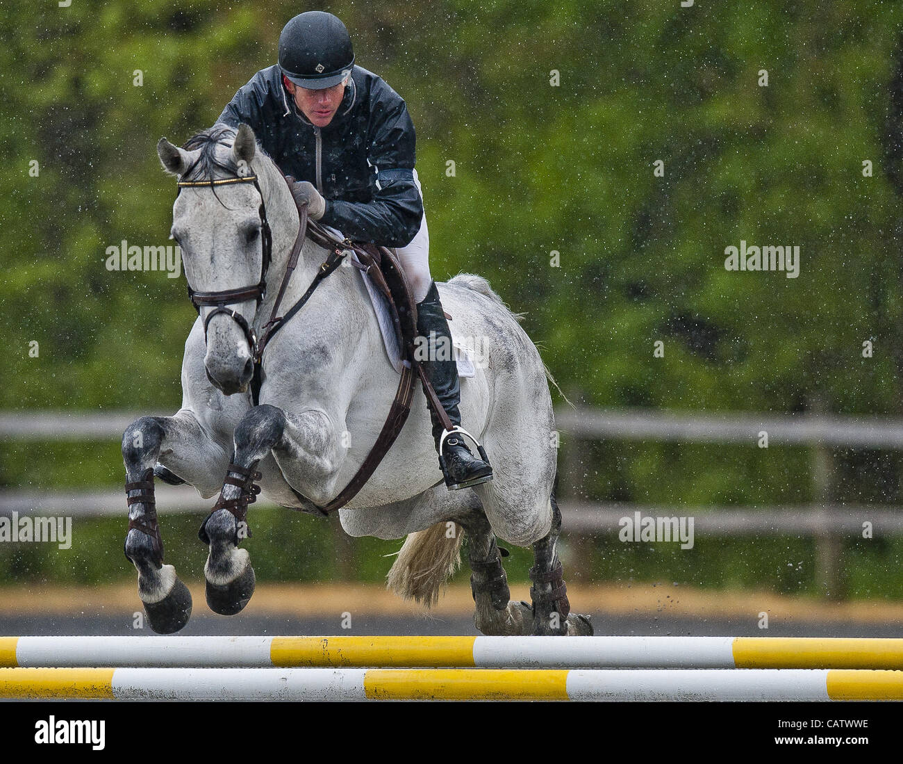 Aprile 22, 2012 - Fiera Hill, Maryland, Stati Uniti - MATT FLYNN e CHEVAL Z competere durante lo Show Jumping fase del Fair Hill Horse Trials presso la Fiera Hill Risorse Naturali Area. (Credito Immagine: © Scott Serio/Eclipse Sportswire/eclipse/ZUMAPRESS.com) Foto Stock