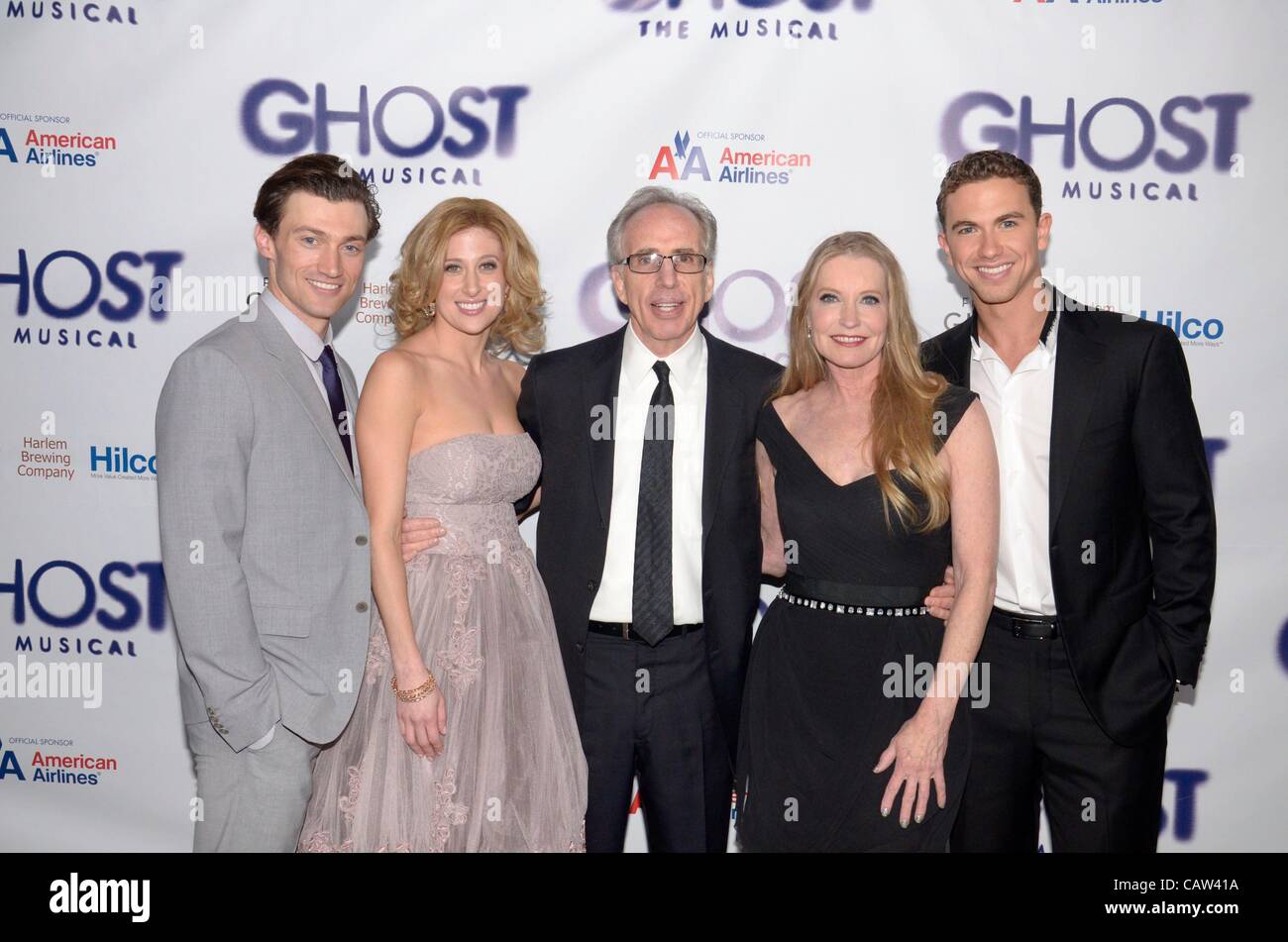 Bryce Pinkham, Caissie Levy, Jerry Zucker, Lisa Niemi e Richard Fleeshman al dopo-party per il Ghost The Musical apertura notturna dopo essere partito, Tunnel, New York, NY Aprile 23, 2012. Foto di: Eric Reichbaum/Everett Collection Foto Stock