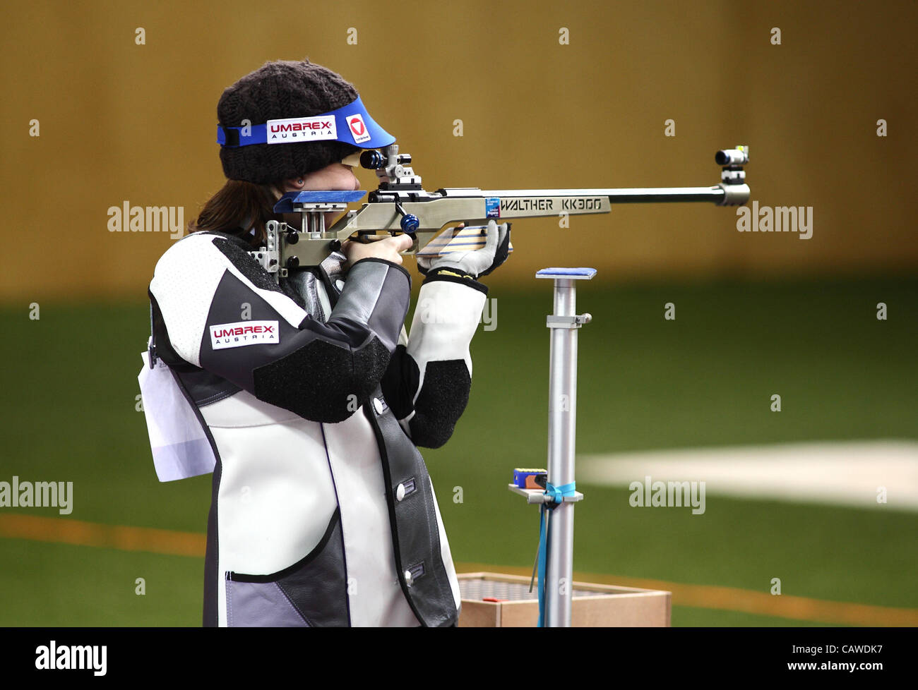 26.04.2012 Londra, Inghilterra, Royal Artillery Barracks a Woolwich. Il London prepara ISSF World Cup. Barbara Engleder (GER) in azione durante il womens 50m fucile 3 posizioni final Foto Stock