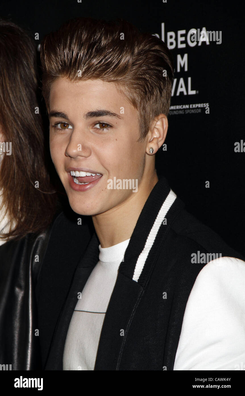 Aprile 27, 2012 - New York New York, Stati Uniti - Justin Bieber arriva per il 2012 Tribeca Disruptive Innovation Awards a Paulson Auditorium presso la New York University a New York il 27 aprile 2012.(Immagine di credito: Â© Sharon Neetles/Globe foto/ZUMAPRESS.com) Foto Stock