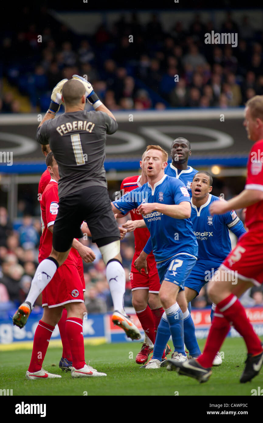 28.04.2012 Birmingham, Inghilterra. Birmingham City v Reading.Adam Federici (lettura) in azione durante il campionato NPower gioco giocato a St Andrews. Foto Stock