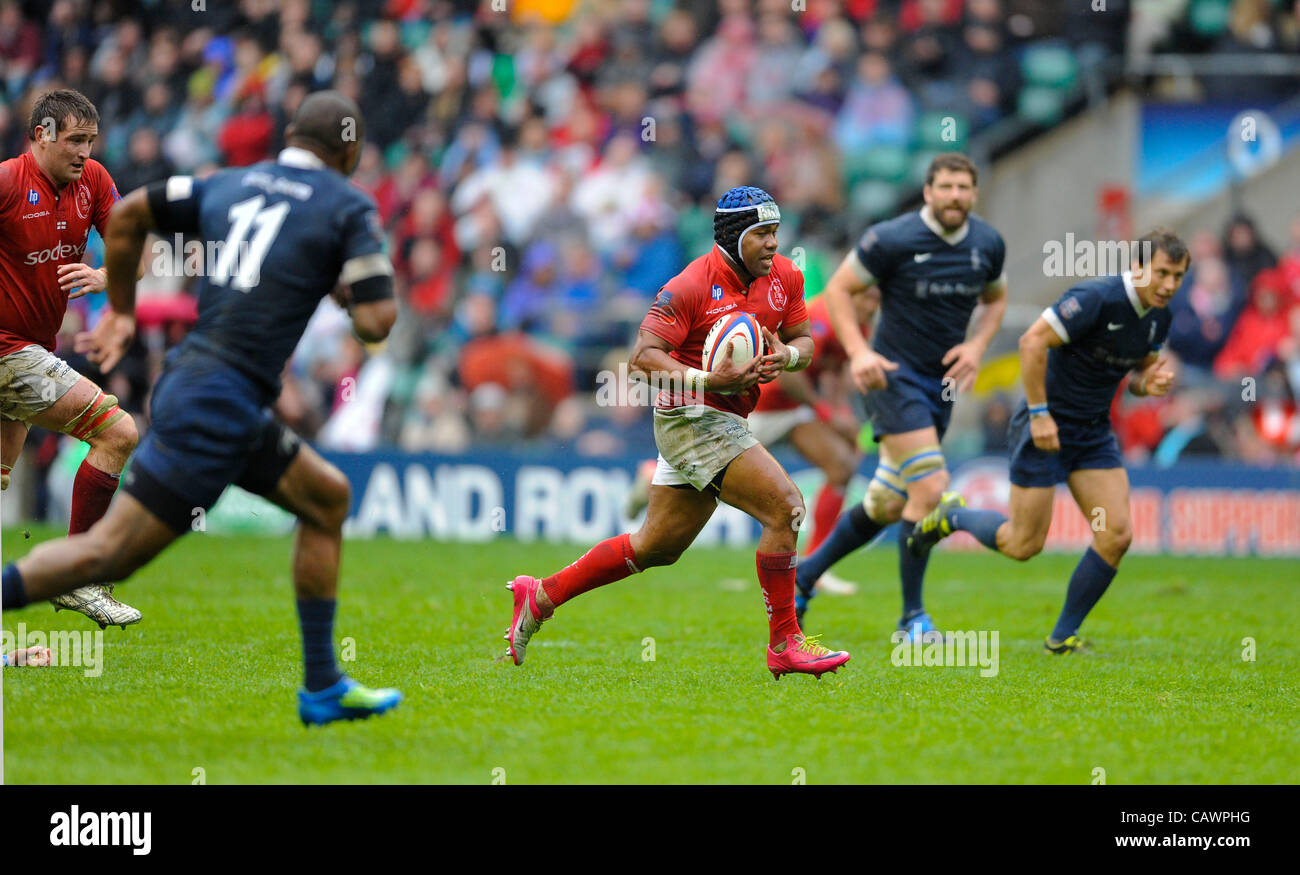 28.04.2012. Twickenham, Inghilterra. Dell'esercito Pte, Jack Prasad (1 Scots) fa una pausa sucessful centrocampo durante la Babcock Inter Servizi trofeo, Army vs Navy, di Rugby Union, Twickenham Middlesex 28 Aprile, 2012 , in Inghilterra. Foto Stock