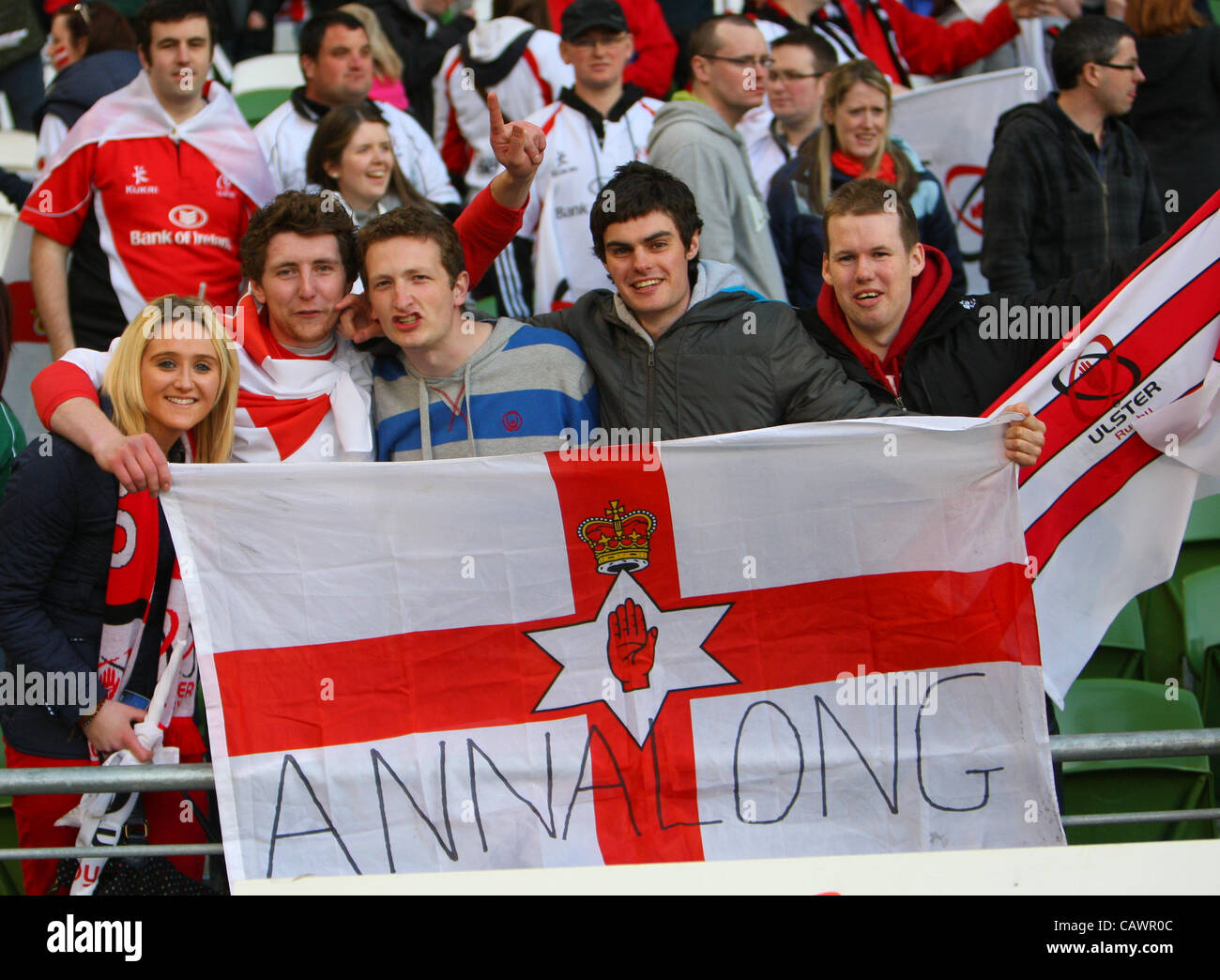 28.04.2012 a Dublino, Irlanda. Rugby Union. Ulster V Edimburgo. Ulster tifosi festeggiare la vittoria dopo la Heineken Cup Semi-Final gioco giocato all'Aviva Stadium. Foto Stock