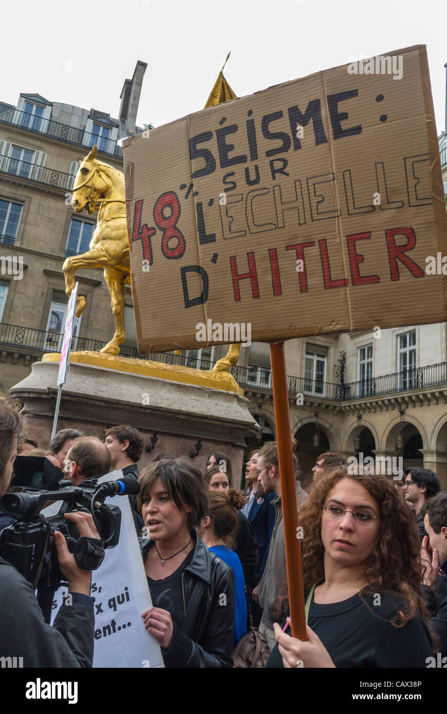 Parigi, Francia, gay francese e AIDS N.G., Act Up-Paris, protesta contro l'estrema destra, il fronte Nazionale, a Jeanne d'Arc in Pal-ais Royale, Distretto Foto Stock