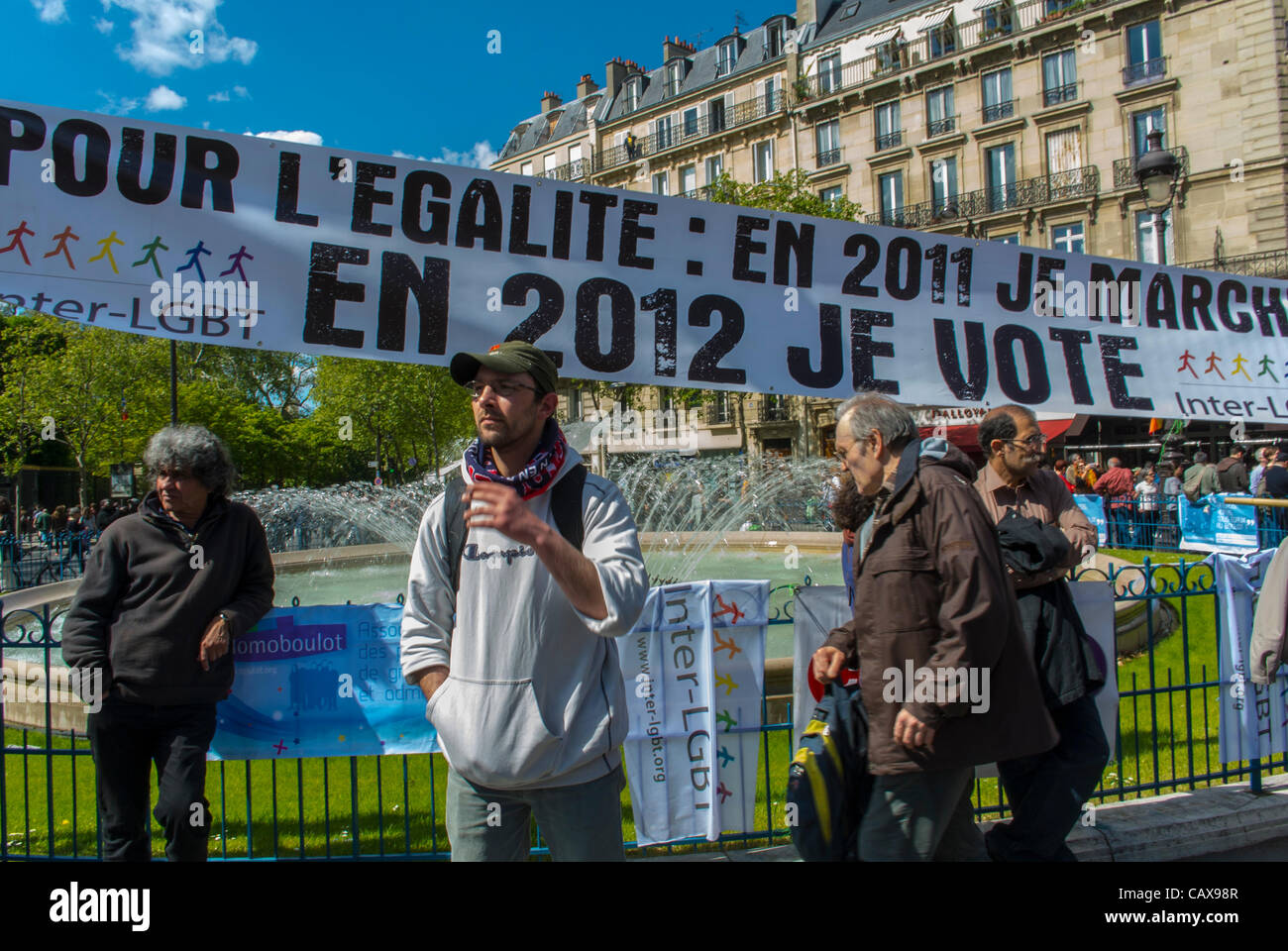 Parigi, Francia, i gruppi gay francesi manifestano nel mese di maggio annuale marzo, 'Gay Pride' Organizzazione per la protesta dei diritti civili marzo, cartello per i diritti dei gay Foto Stock