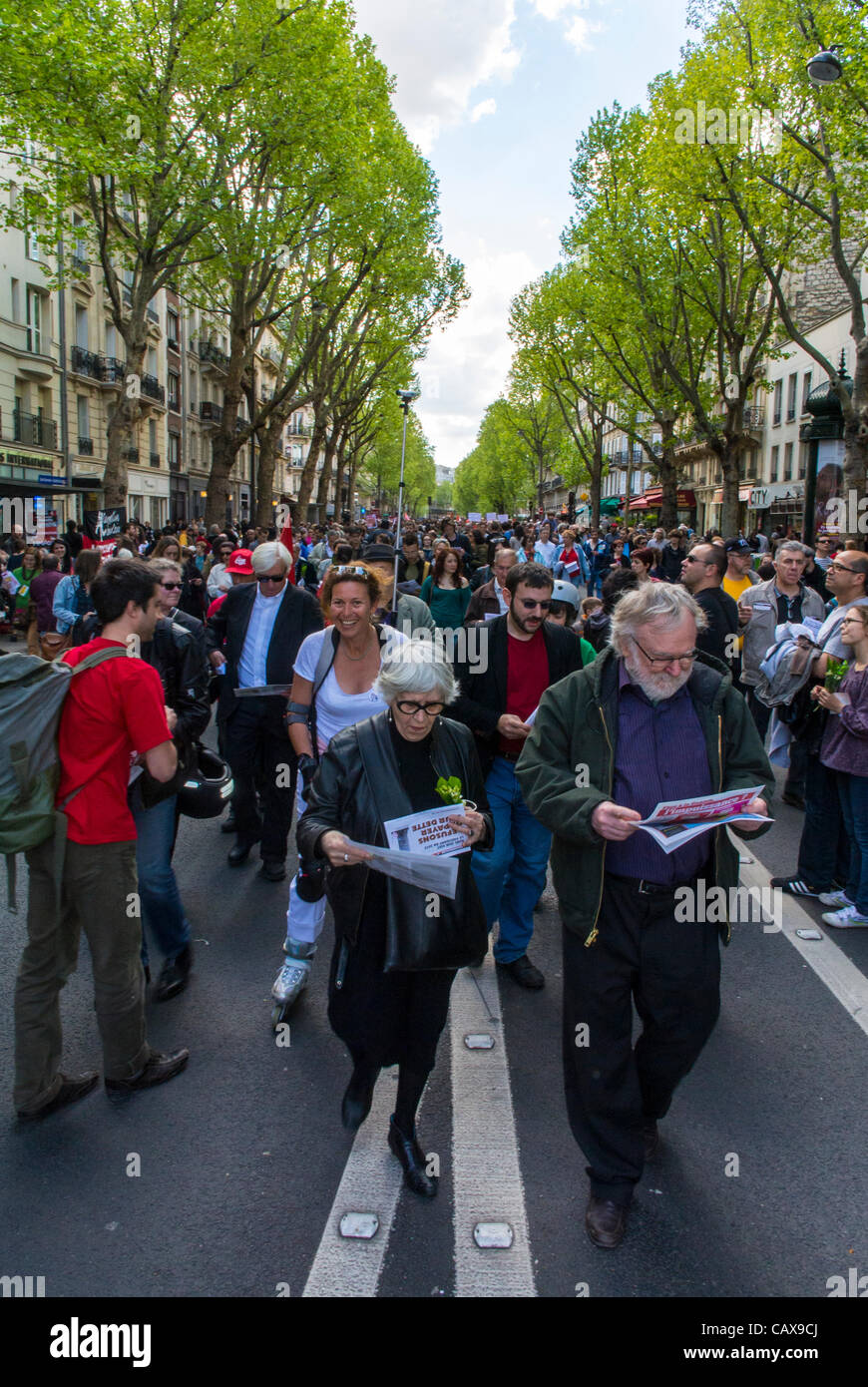 Parigi, Francia, francese i sindacati dimostrano nel maggio annuale Giorno persone marzo street, scena folla Foto Stock