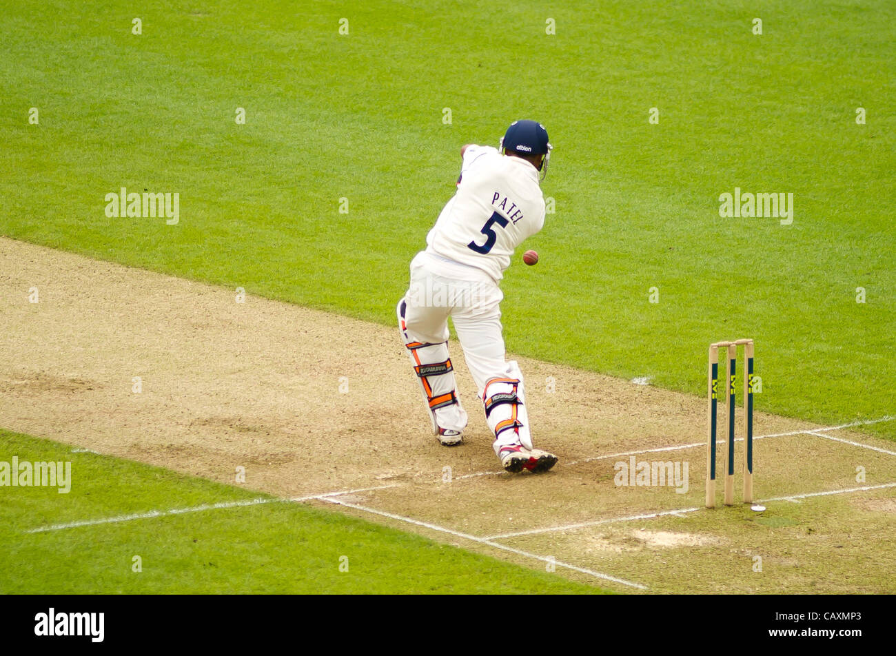 04.05.2012 Birmingham, Inghilterra. Warwickshire v Contea di Durham. Jeetan Patel batting per Warwickshire in azione durante la contea di LV gara di campionato giocato a Edgbaston. Foto Stock