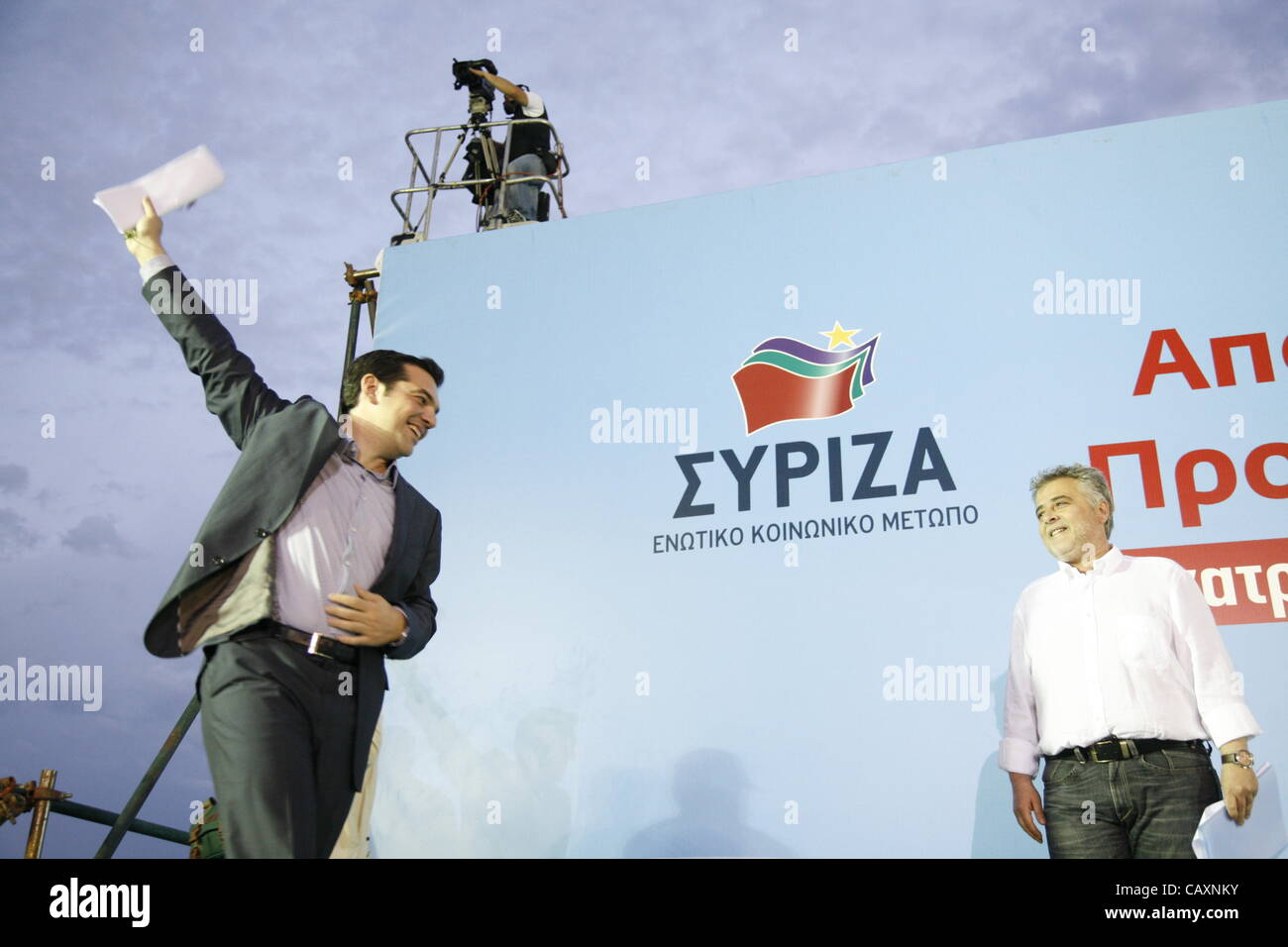 La coalizione della sinistra radicale (SYRIZA) leader Alexis Tsipras offre un pre-discorso elettorale di sostenitori in Aristotele's Square a Salonicco due giorni prima delle elezioni nazionali. La Grecia. Il 4 maggio 2012. Foto Stock