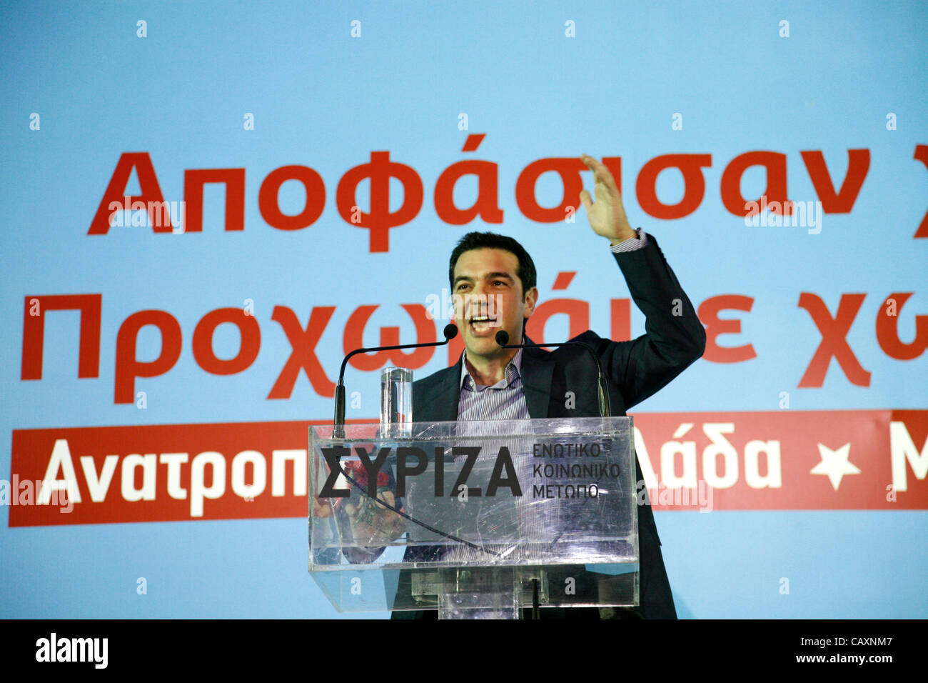 La coalizione della sinistra radicale (SYRIZA) leader Alexis Tsipras offre un pre-discorso elettorale di sostenitori in Aristotele's Square a Salonicco due giorni prima delle elezioni nazionali. La Grecia. Il 4 maggio 2012. Foto Stock