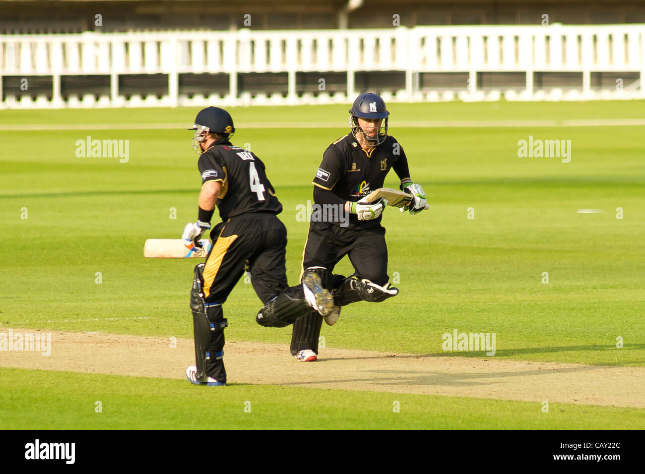 02.06.2012 Birmingham, Inghilterra. Warwickshire Bears v Northampton Steelbacks. Jim Troughton batting per Warwickshire durante la banca di Clydesdale CB40 partita giocata a Edgbaston. Foto Stock