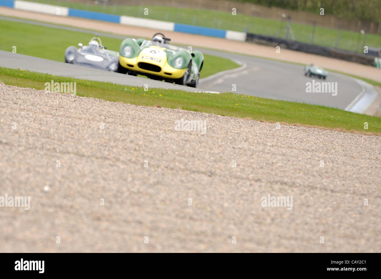 Il 6 maggio 2012, Donington Park circuito Racing, UK. Il primo giro di Stirling Moss trofeo per Pre-'61 vetture Sport gara di Donington del Festival storico. Foto Stock