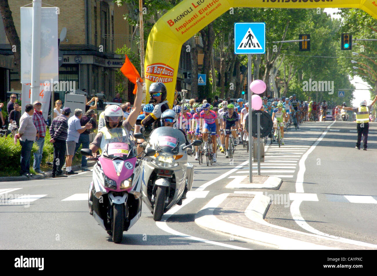 10.05.2012. Modena, Italia. Giro d Italia Tour in Bicicletta Stage 5 Modena a Fano. Cesena Bar del Pino Foto Stock