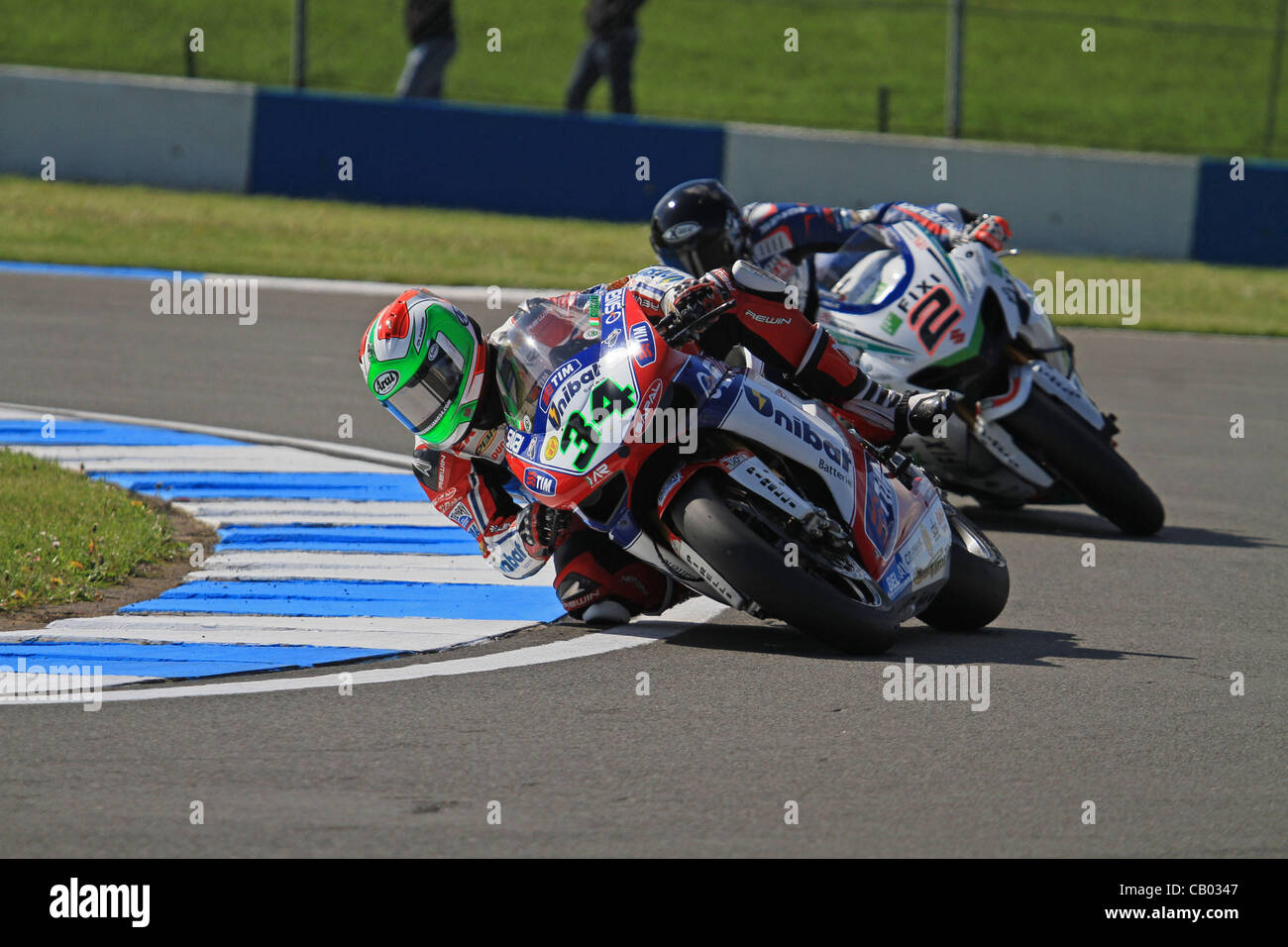 Regno Unito. 12.05.2012. Donington Park, in Inghilterra. Davide Giugliano corse Ducati 1098R per Althea Racing nel Campionato del Mondo Superbike Donington Park SUPERBIKE 2010 qualifica Foto Stock