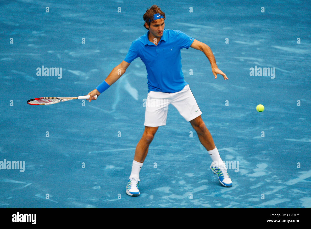 12.05.2012 Madrid, Spagna. Roger Federer in azione contro Janko TIPSAREVIC durante la mens semi-finale, Mutua Madrid Open Tennis Tournament. Foto Stock