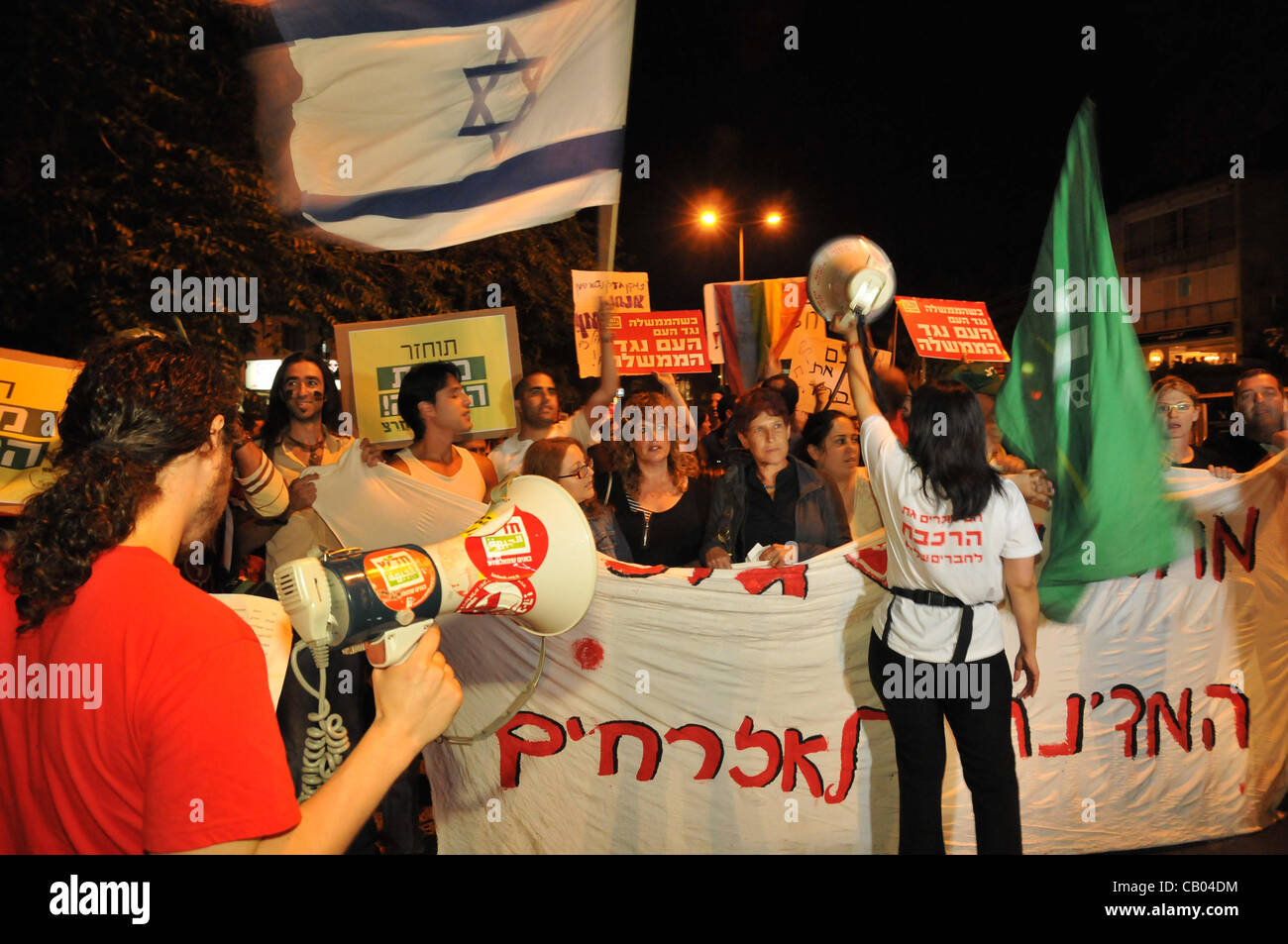 Gli israeliani della protesta sociale movimento prendere parte in una dimostrazione di Haifa contro la neonata coalizione di governo. Maggio 12, 2012. Foto di Shay prelievo.Caption locale *** ????? ????? ??? ????? ???????? Foto Stock