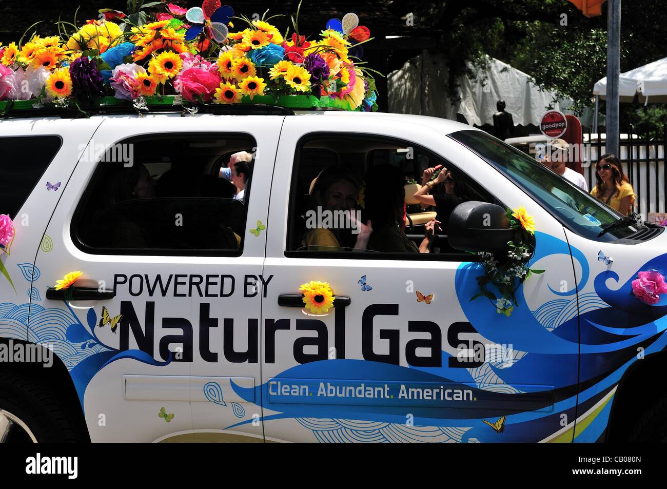 Un gas naturale auto alimentate a Arte annuale auto parata tenutasi nel centro cittadino di Houston, Texas, USA, il 12 maggio 2012. Foto Stock
