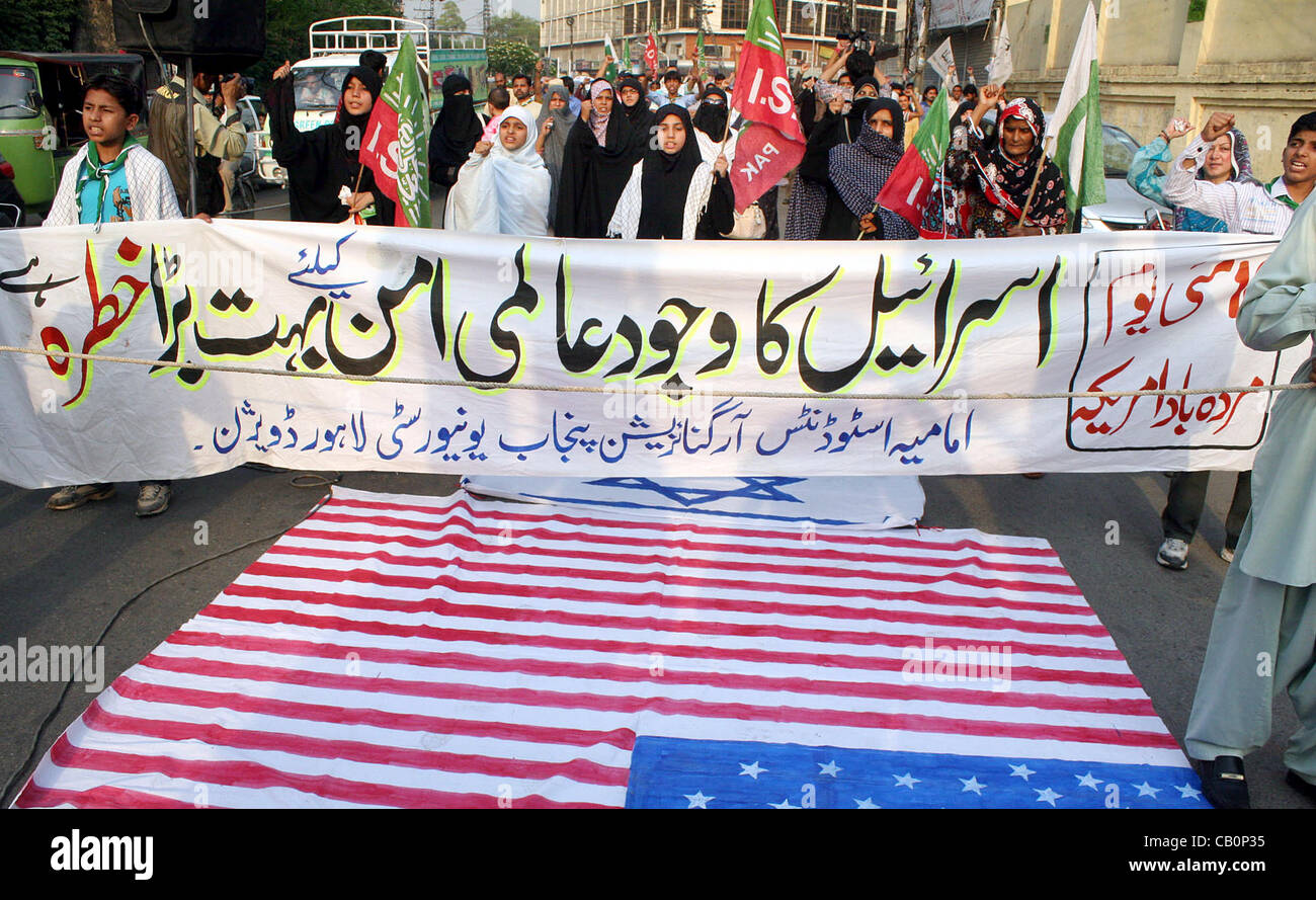 I sostenitori di studenti Imamia Organization (ISO) stanno protestando contro Israele durante la dimostrazione di Lahore Mercoledì, 16 maggio 2012. Foto Stock