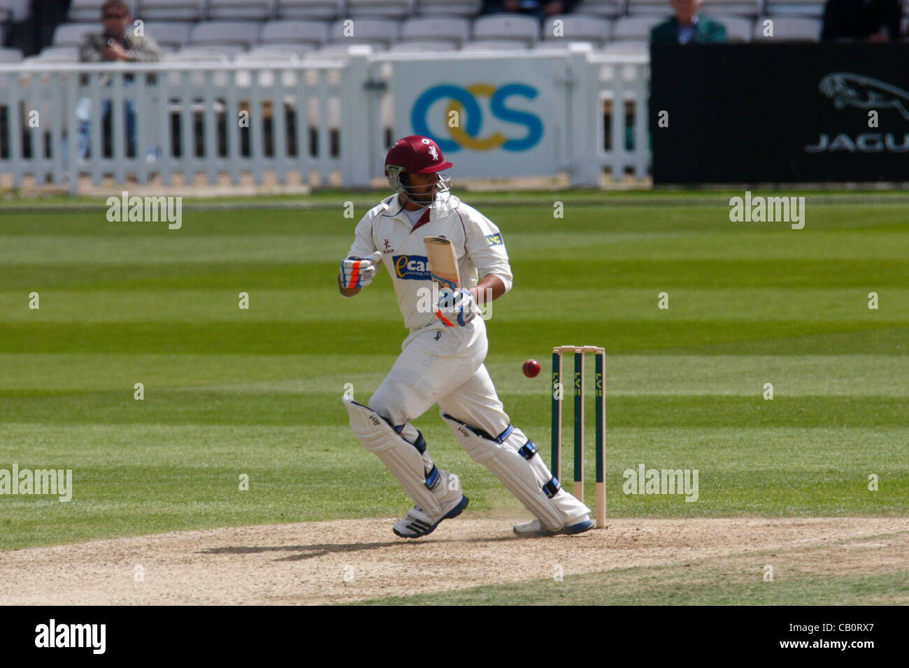 16.05.12 Kia ovale, Londra, Inghilterra: Arul Suppiah del Somerset durante il Surrey vs Somerset fixture ha suonato presso la Kia ovale. Foto Stock