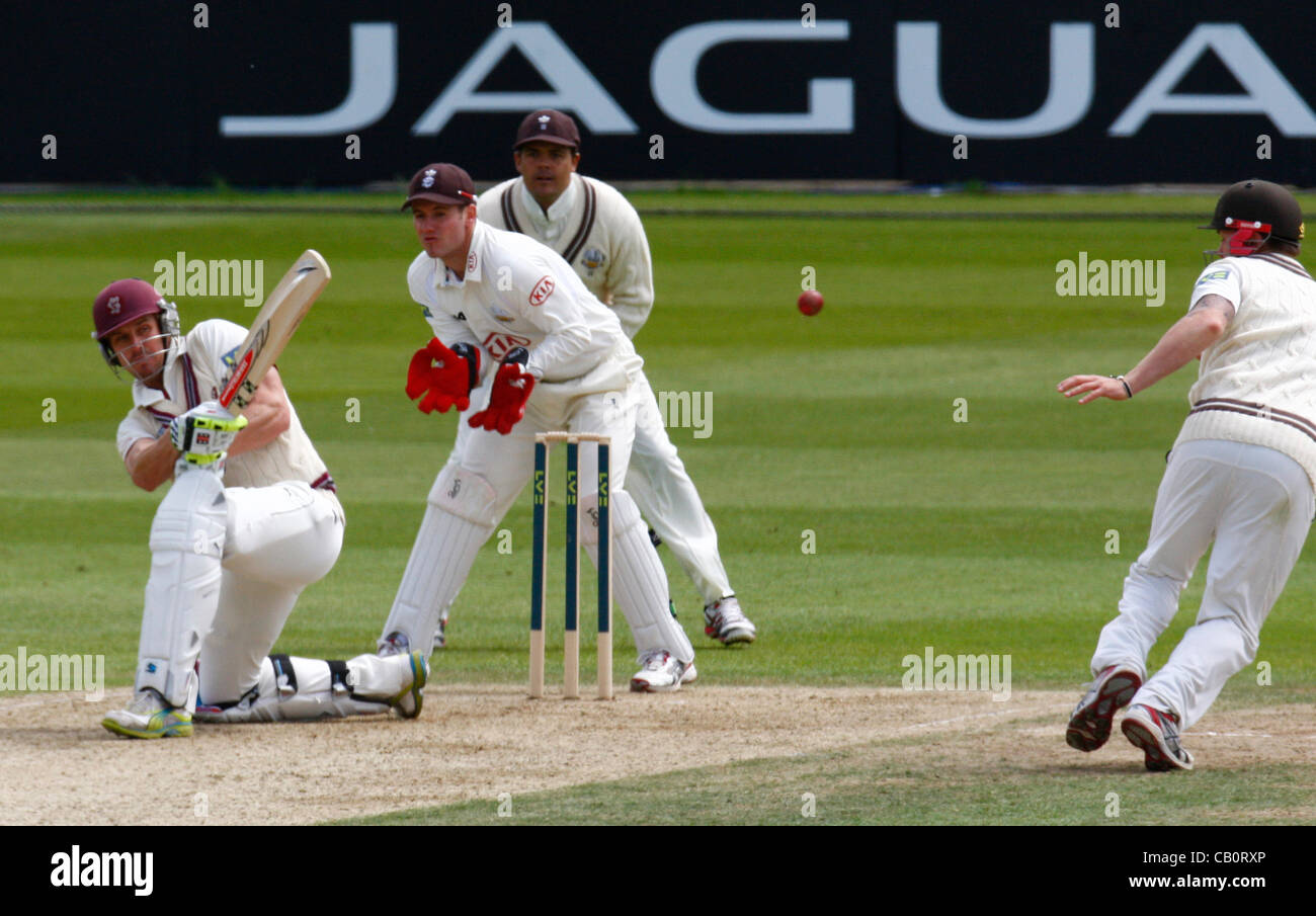 16.05.12 Kia ovale, Londra, Inghilterra: Nick Compton del Somerset durante il Surrey vs Somerset fixture ha suonato presso la Kia ovale. Foto Stock