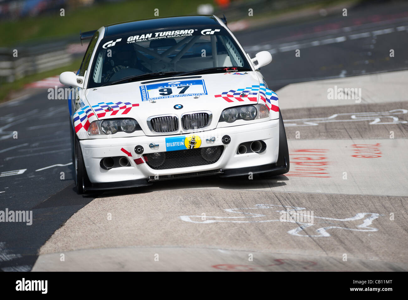 Guy Povey (GBR) / Kevin Clarke (GBR) / Angus Kirkwood (GBR) / Ian Donaldson (GBR) guida la #97 SP6 BMW E46 M3 durante la pratica per il Nurburgring 24 ore di gara nei pressi di Nurburg, Germania il 17 maggio 2012. Foto: Matt Jacques Foto Stock