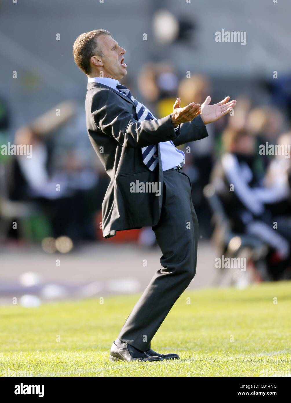 Patrice LAIR; Trainer Lyon Jubel, Freude, Emotionen, Feiern, Lachen, jubelt, freuen, reisst die Arme hoch, ballt die Faust 1.FFC FRANKFURT - Olympique Lione (0 -2 ) Fussball DAMEN UEFA Champions League Finale, Olympiastadion Muenchen, 17.05.2012 CL Saison 2011/2012 Fotograf: Peter Schatz Lackners Foto Stock