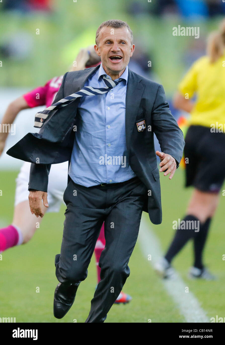Patrice LAIR, Trainer Lyon Jubel Schlussjubel, Jubel, Freude, Emotionen, Feiern, Lachen, jubelt, freuen, reisst die Arme hoch, ballt die Faust 1.FFC FRANKFURT - Olympique Lione (0 -2 ) Fussball DAMEN UEFA Champions League Finale, Olympiastadion Muenchen, 17.05.2012 CL Saison 2011/2012 Fotograf: PE Foto Stock