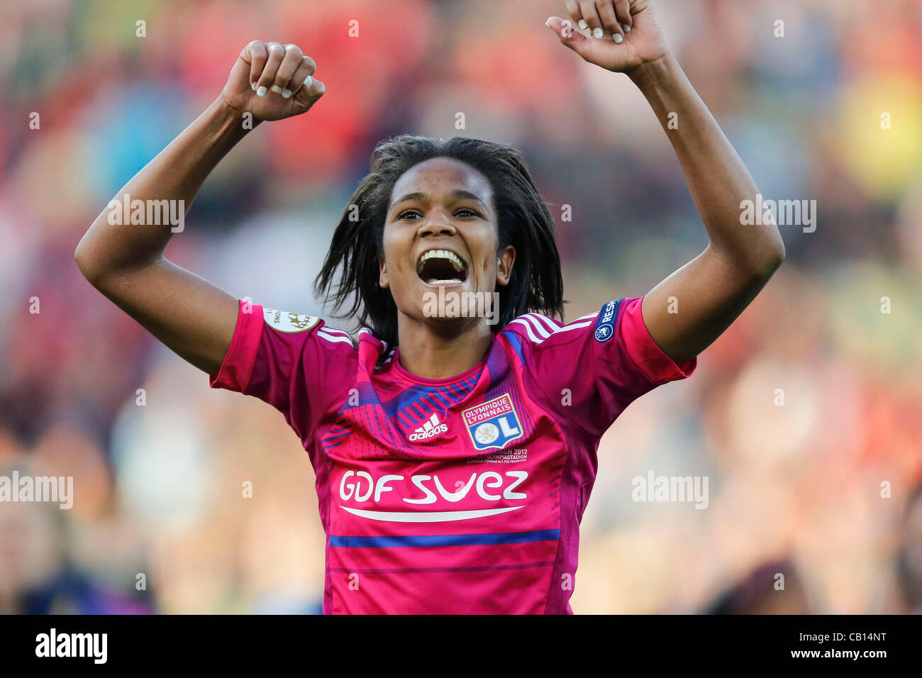 Wendie RENARD, Lione Damen 3 Jubel, Freude, Emotionen, Feiern, Lachen, jubelt, freuen, reisst die Arme hoch, ballt die Faust 1.FFC FRANKFURT - Olympique Lione (0 -2 ) Fussball DAMEN UEFA Champions League Finale, Olympiastadion Muenchen, 17.05.2012 CL Saison 2011/2012 Fotograf: Peter Schatz Lackner Foto Stock