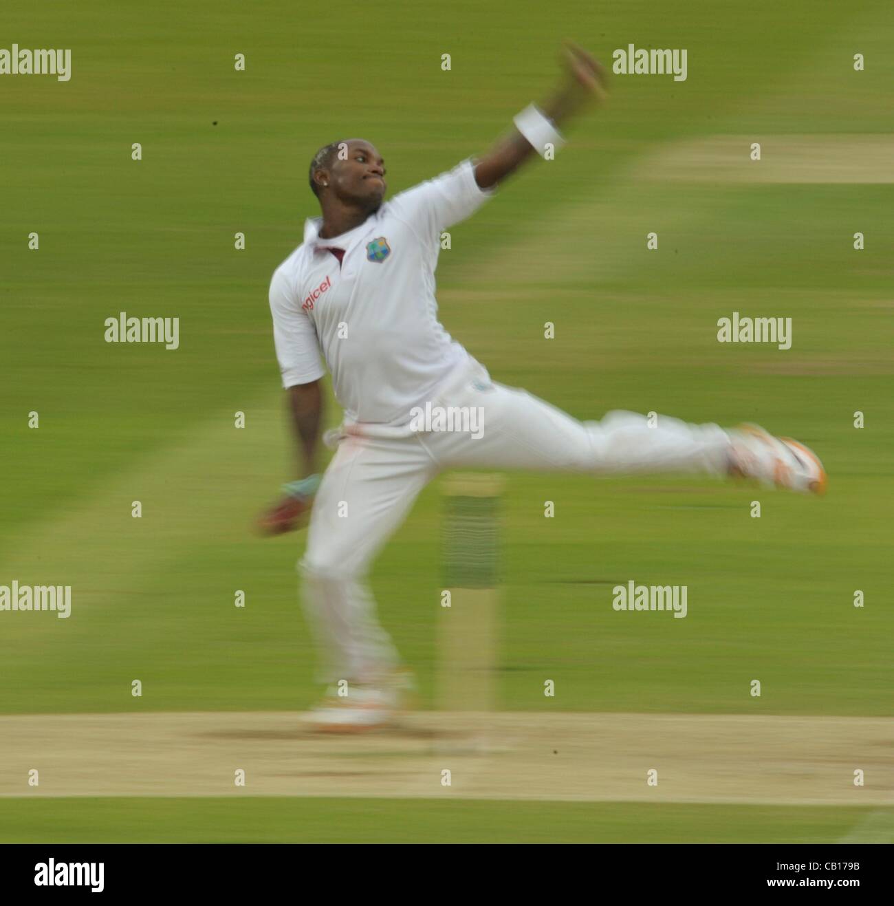 18.05.2012 Londra, Inghilterra. England v West Indies Prima prova - Seconda giornata. F. H. Edwards [West Indies] in azione durante la prima prova al Lords Cricket Ground. Foto Stock