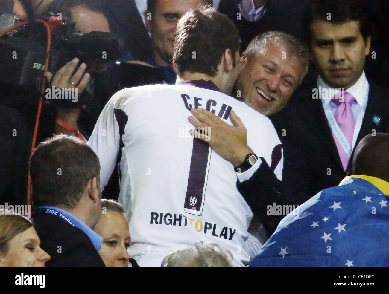 Roman ABRAMOWITSCH, Besitzer Chelsea , Petr Cech, Chelsea1 Jubel, Freude, Emotionen, Feiern, Lachen, jubelt, freuen, reisst die Arme hoch, ballt die Faust FC Bayern MUENCHEN - Chelsea FC (3 -4 )n.E Fussball Herren UEFA Champions League Finale, stadio Allianz Arena di Monaco, 19.05.2012 CL Saison 2011/201 Foto Stock