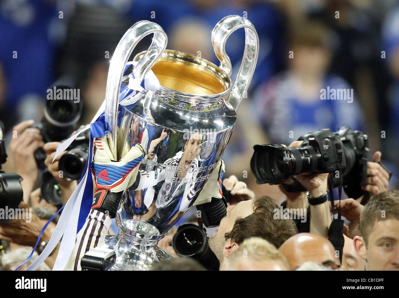 Petr Cech, Chelsea1 Champions League Pokal, Trophaee, trofeo, Jubel, Freude, Emotionen, Feiern, Lachen, jubelt, freuen, reisst die Arme hoch, ballt die Faust FC Bayern MUENCHEN - Chelsea FC (3 -4 )n.E Fussball Herren UEFA Champions League Finale, stadio Allianz Arena di Monaco, 19.05.2012 CL Saison 2011 Foto Stock