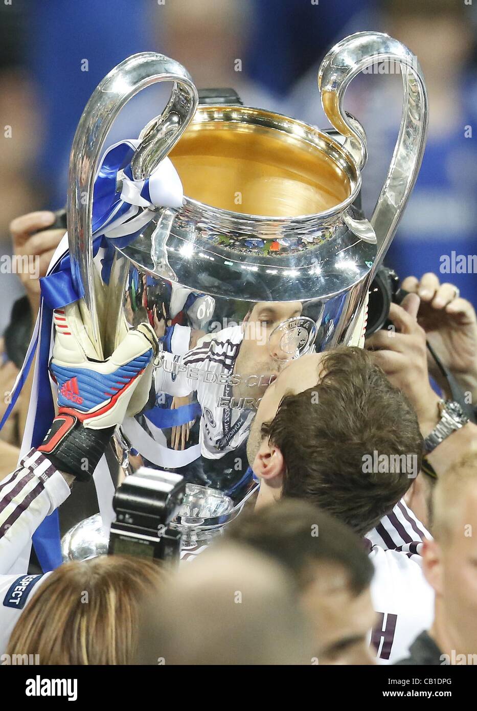 Petr Cech, Chelsea1 Champions League Pokal, Trophaee, trofeo, Jubel, Freude, Emotionen, Feiern, Lachen, jubelt, freuen, reisst die Arme hoch, ballt die Faust FC Bayern MUENCHEN - Chelsea FC (3 -4 )n.E Fussball Herren UEFA Champions League Finale, stadio Allianz Arena di Monaco, 19.05.2012 CL Saison 2011 Foto Stock