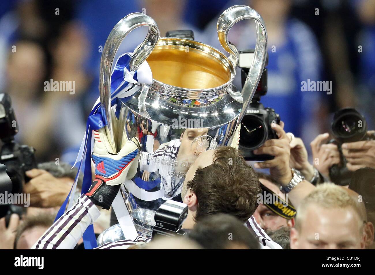 Petr Cech, Chelsea1 Champions League Pokal, Trophaee, trofeo, Jubel, Freude, Emotionen, Feiern, Lachen, jubelt, freuen, reisst die Arme hoch, ballt die Faust FC Bayern MUENCHEN - Chelsea FC (3 -4 )n.E Fussball Herren UEFA Champions League Finale, stadio Allianz Arena di Monaco, 19.05.2012 CL Saison 2011 Foto Stock