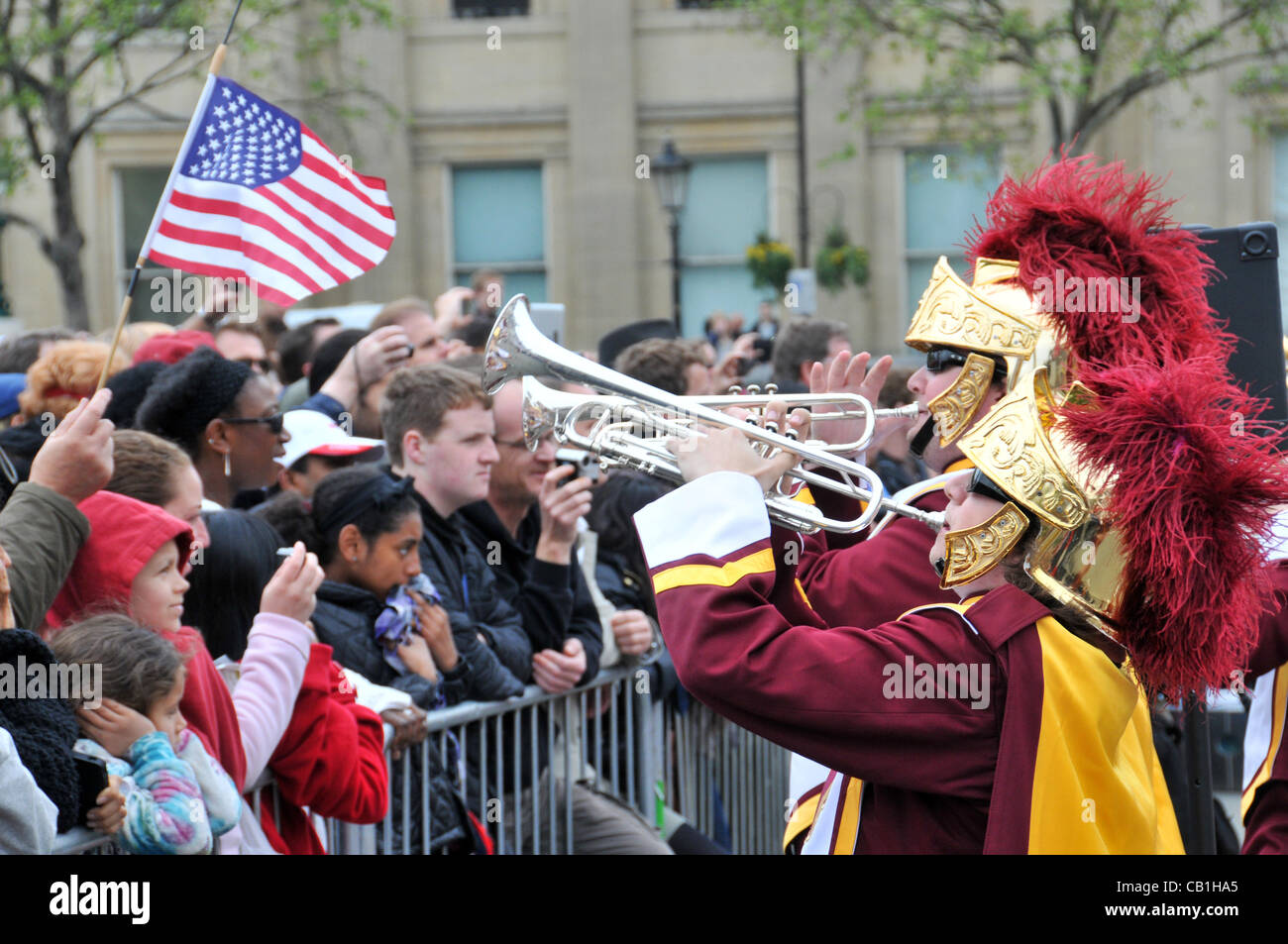 La sezione di ottoni della University of Southern California (USC), Trojan Football Team Marching Band eseguire in Trafalgar Square, Londra, Regno Unito. Domenica 20 Maggio 2012 Foto Stock