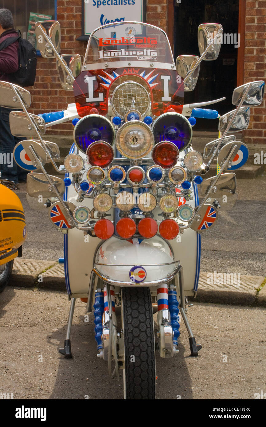 Scooter rally in Sheffield domenica 20 maggio 2012. Centinaia di scooter causa la polizia per chiudere Randall Street, Sheffield per garantire la pubblica sicurezza. Il rally terminato con un 'Ride out' che ha visto centinaia di scooter a cavallo attraverso le strade di Sheffield. Foto Stock